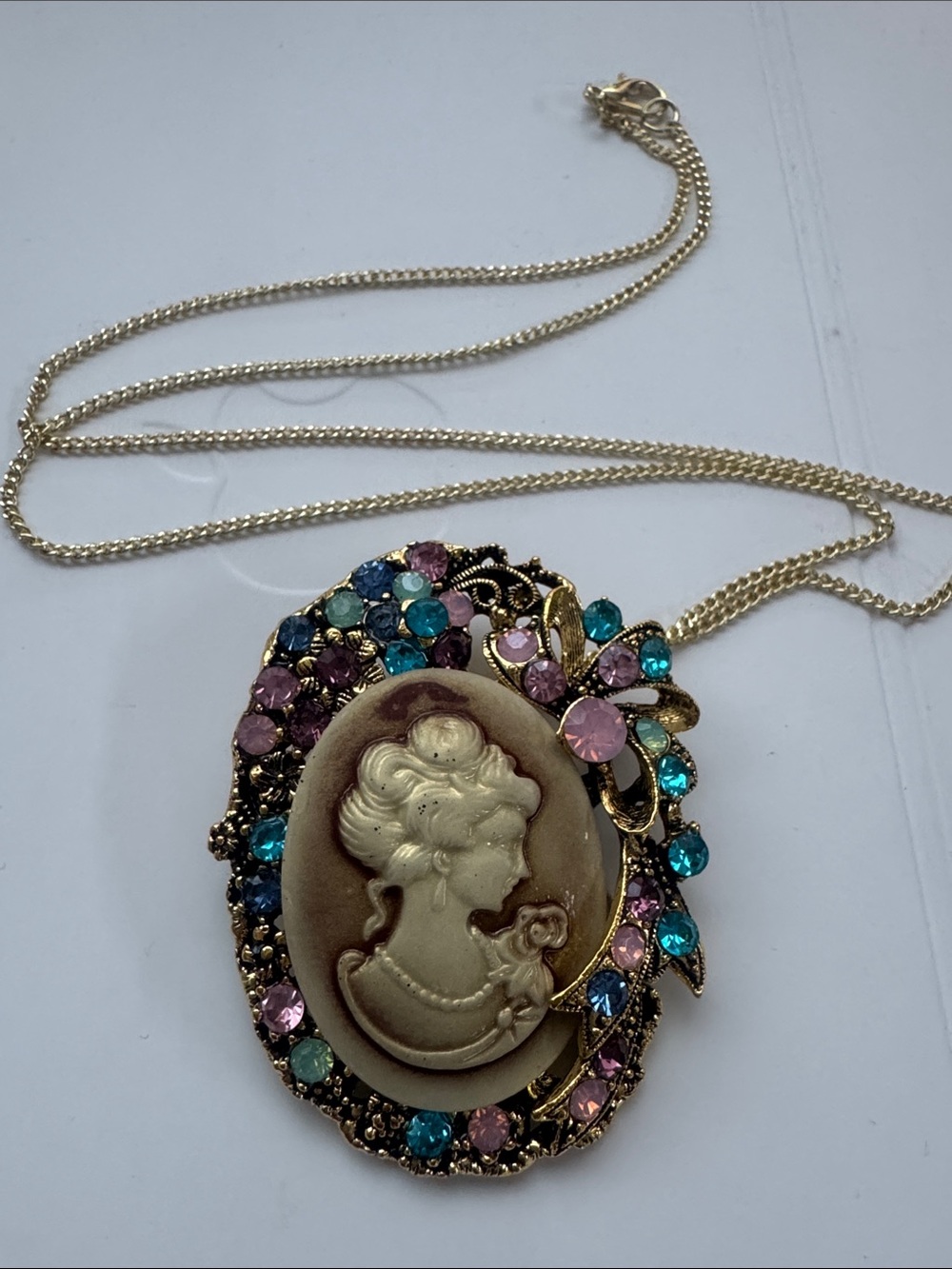 New Gold Cameo Pendant Necklace with Multicolor Crystal Accents